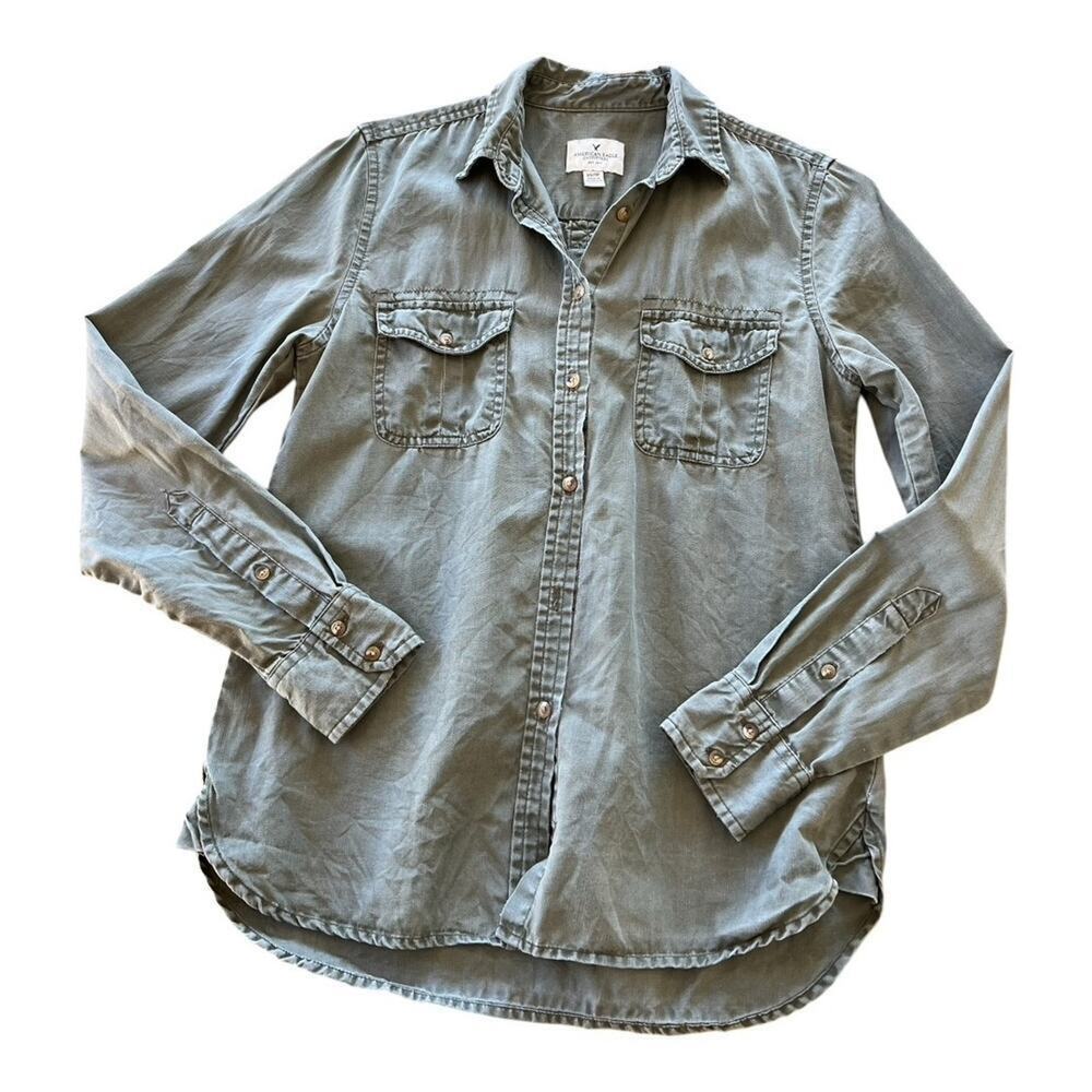 American Eagle women’s size XS button-down long sleeve shirt